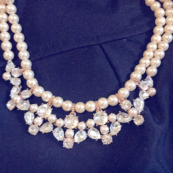 Matching set Pearl & Rhinestone Necklace and bracelet. Formal and classic! - Picture 2 of 5